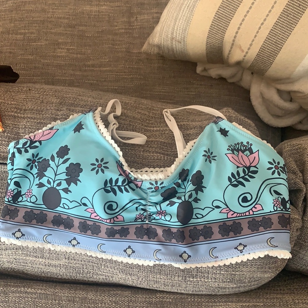 Bikini top and one bottom